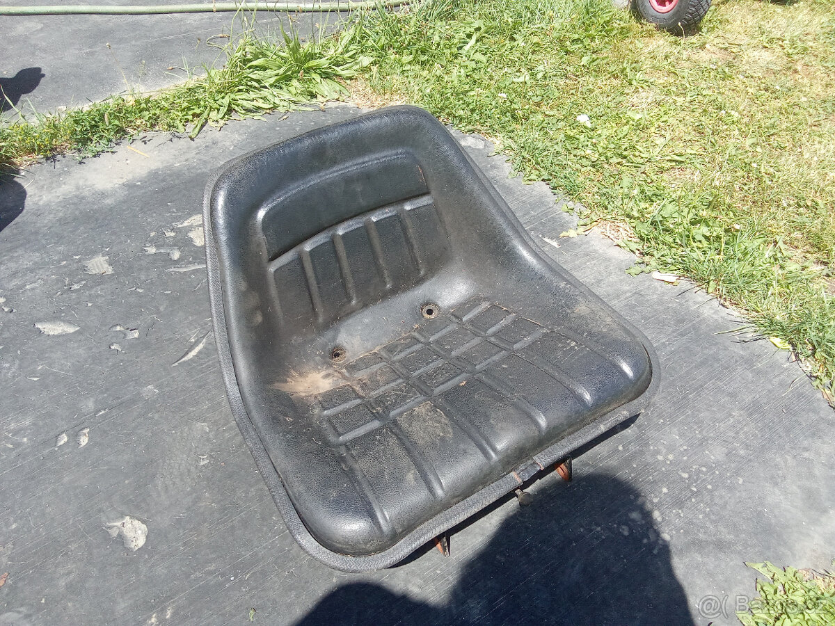 Sedačka na zahradní traktor - 9