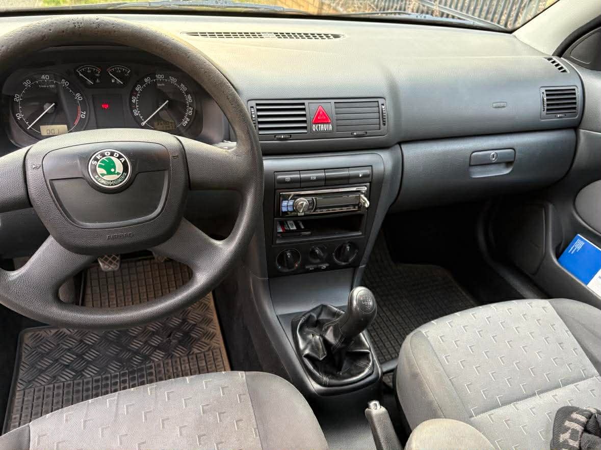 Škoda Octavia 1 Tour 1,6i, benzín - 9