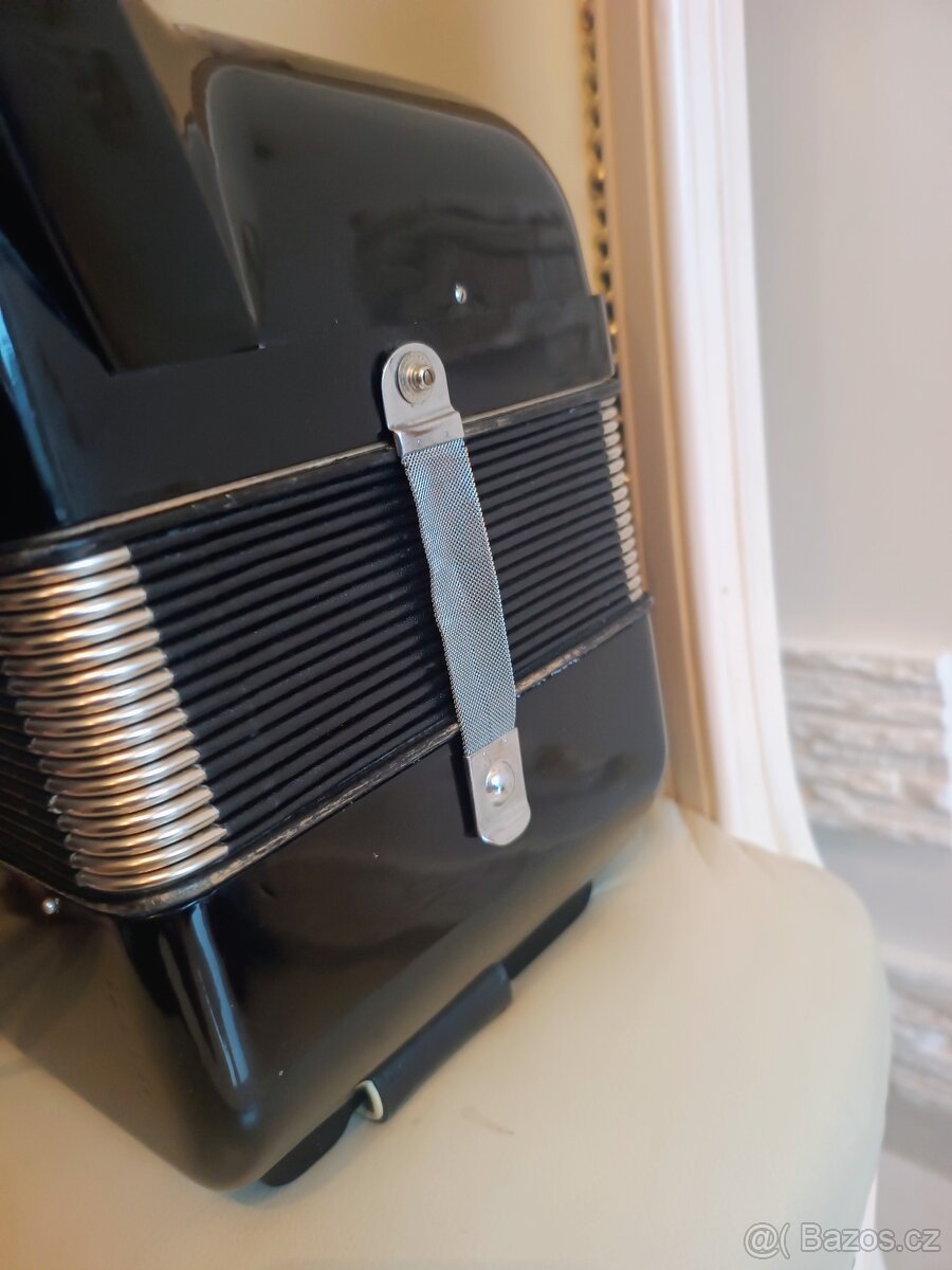 Opravář prodává akordeon Hohner 96 basů - 9