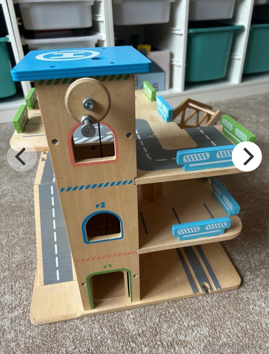 Učící věž + dřevěné parkoviště - 9