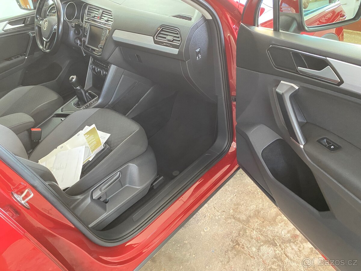 Volkswagen Tiguan 2.0 - 9