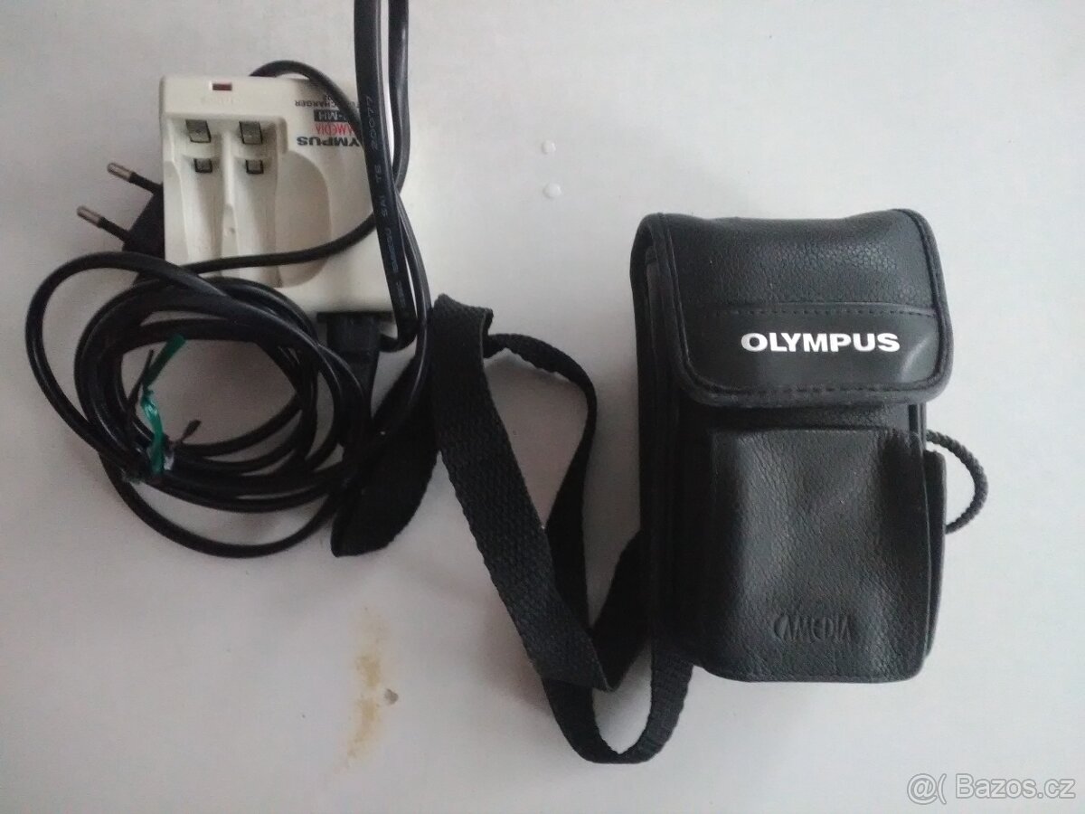 Prodám starší fotoaparát OLYMPUS - 9