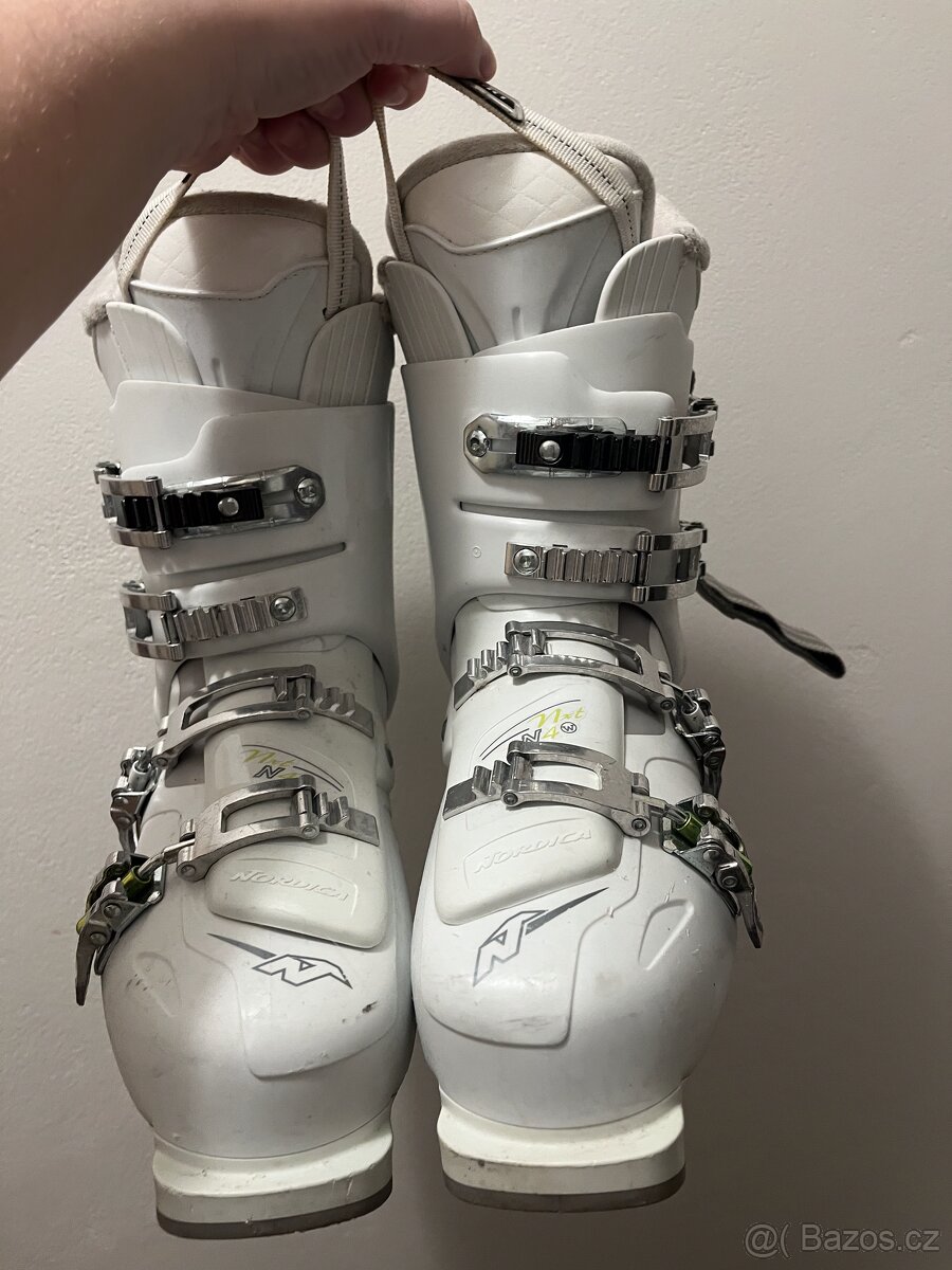 Kompletní lyžařský set (Lyže, boty, hůlky, helma, brýle) - 9