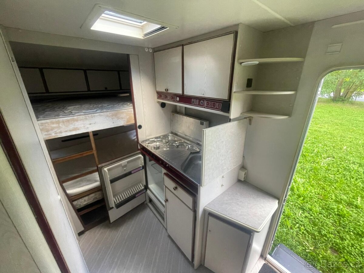 Knaus Sudwind 490, předstan, palandy, WC, STK - 9