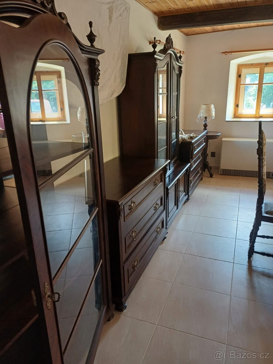 Komody a vytríny - 9