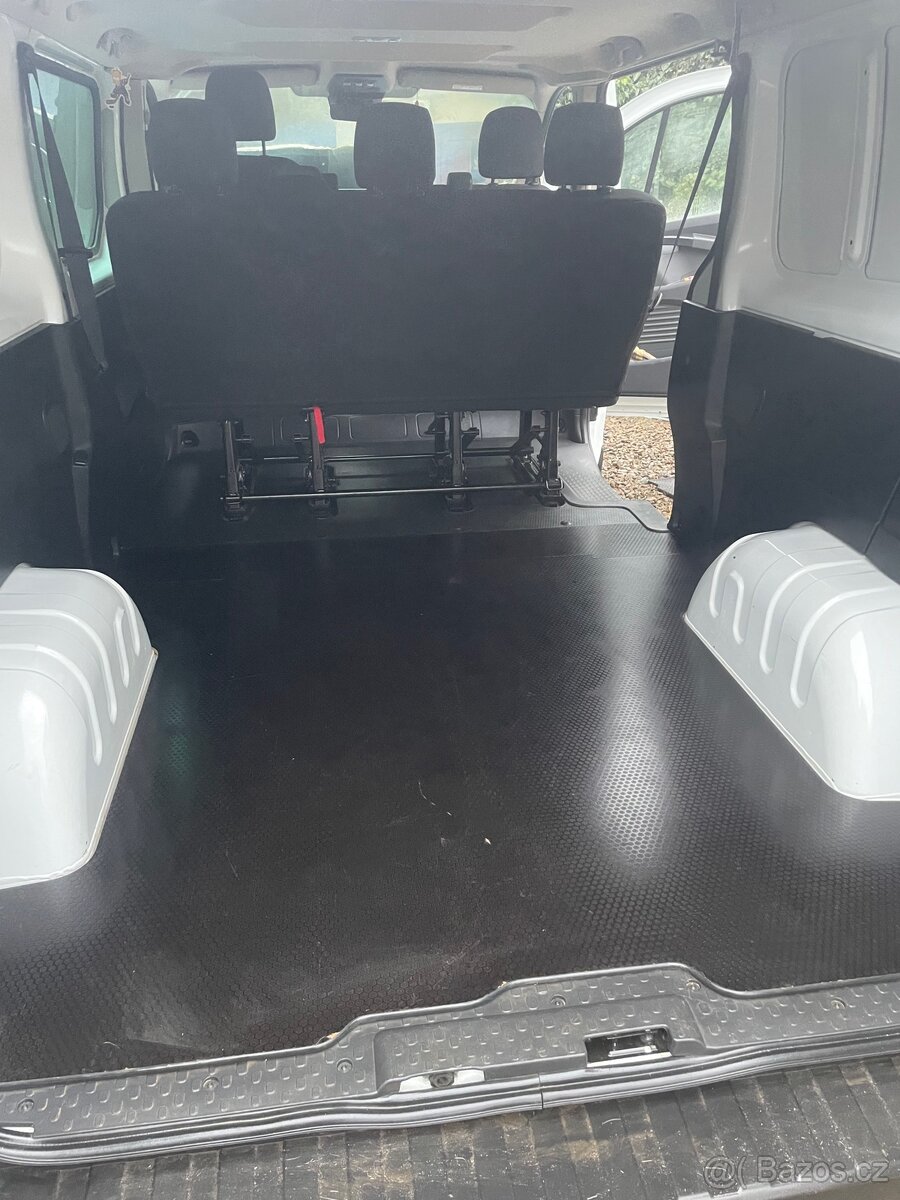 Renault Trafic 2.0 Blue Dci 150 - 9