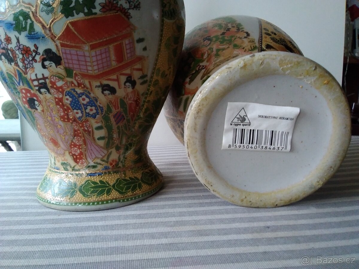Dekorativní keramika, vázy a různé zdobené nádoby. - 9