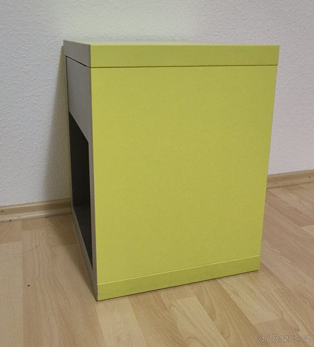 Rozkládací postel + noční stolek - 9