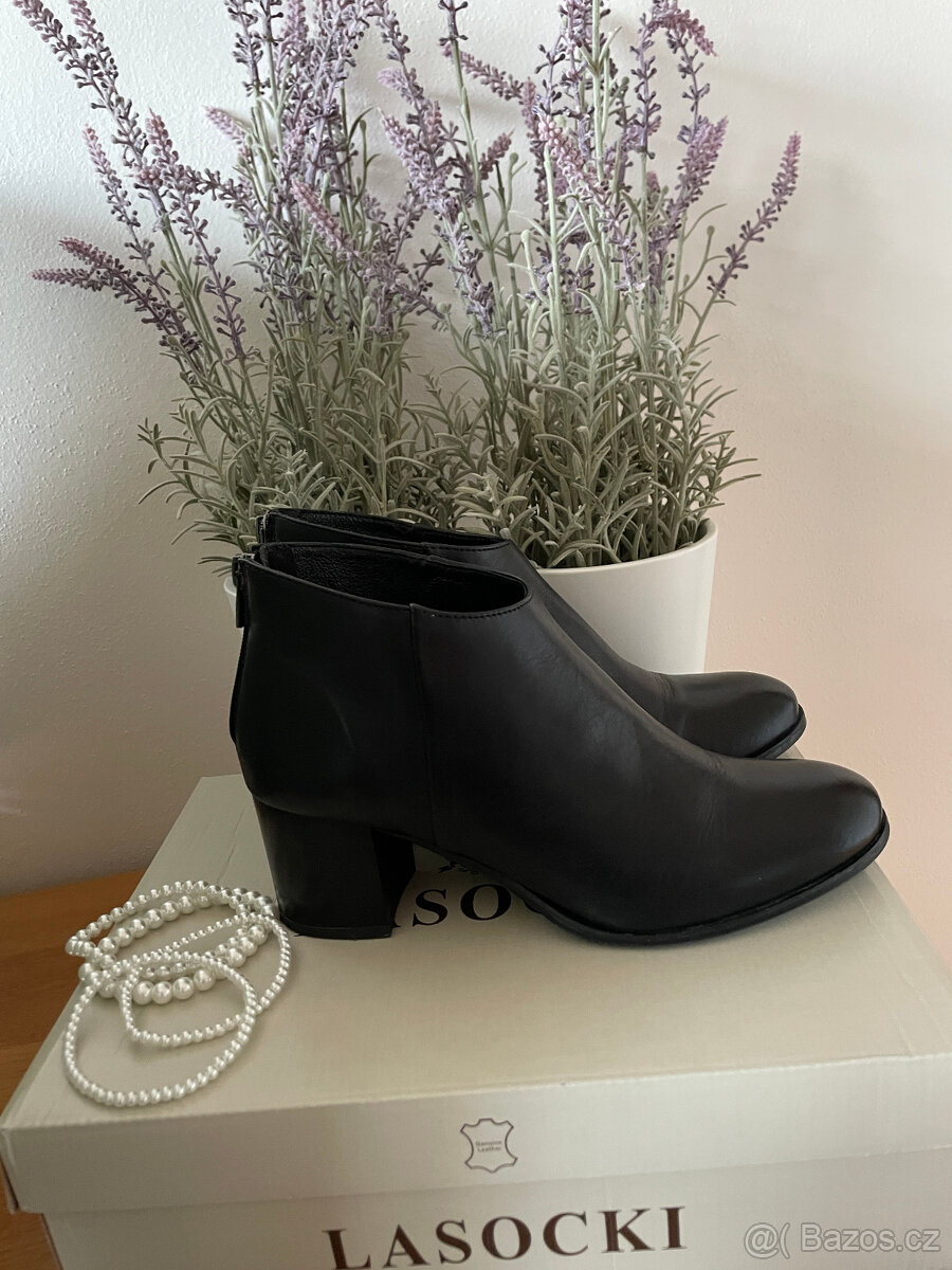 Elegantní černé kožené boty na silnějším podpatku Lasocki 39 - 9