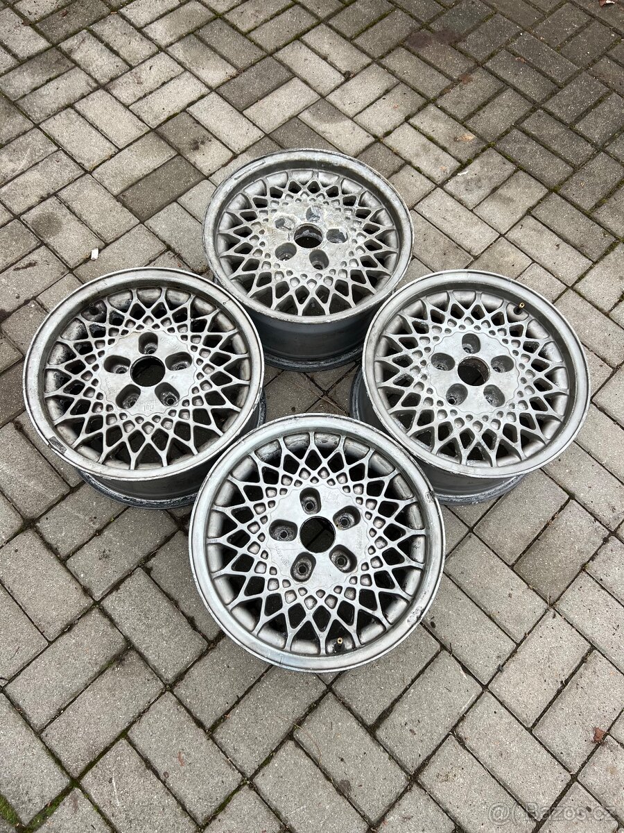 Prodám alu kola RIAL Mesh R15 - PAVUČINY - 9