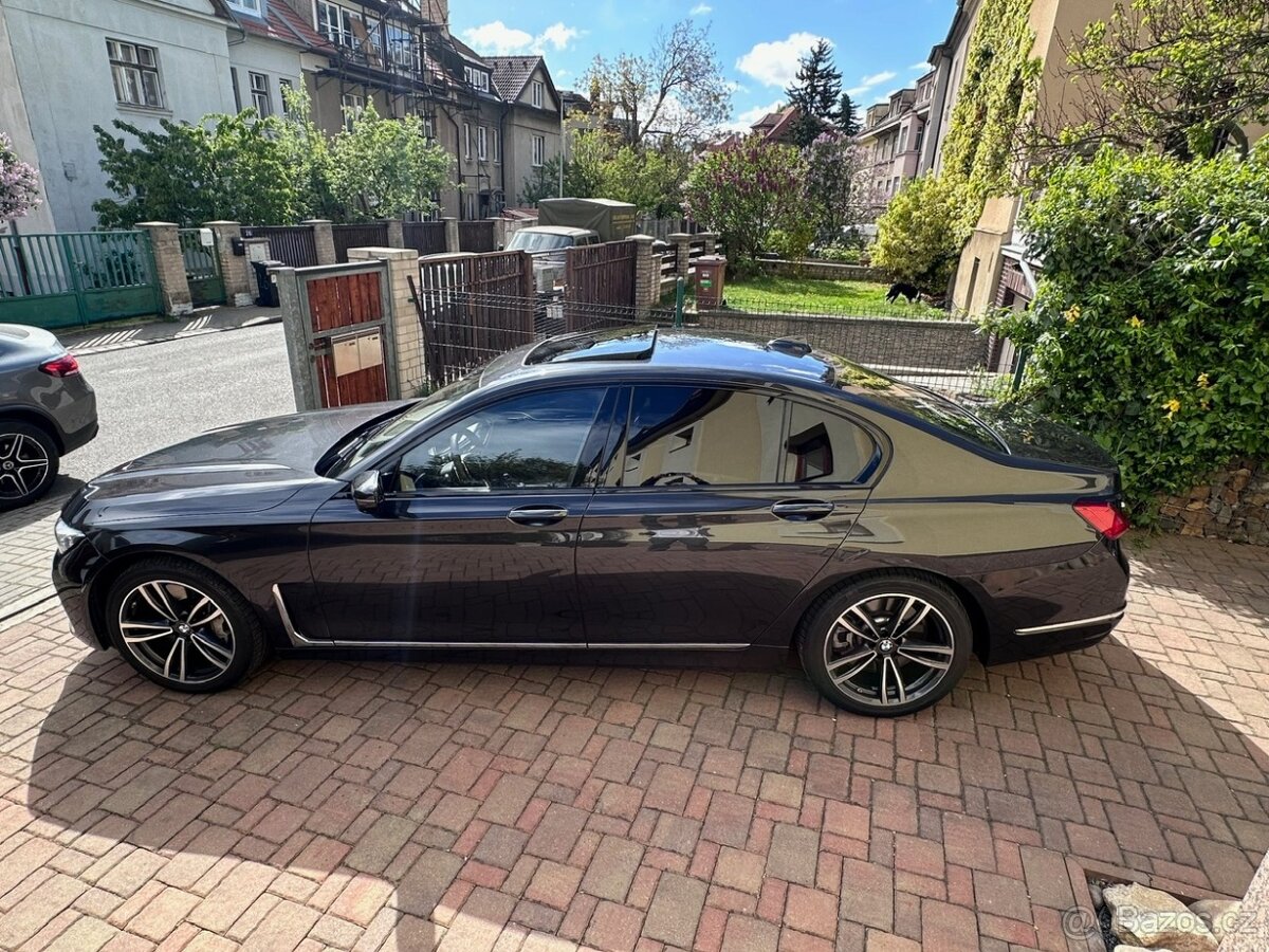 BMW 750i panorama,headuo 75tkm odpočet DPH - 9