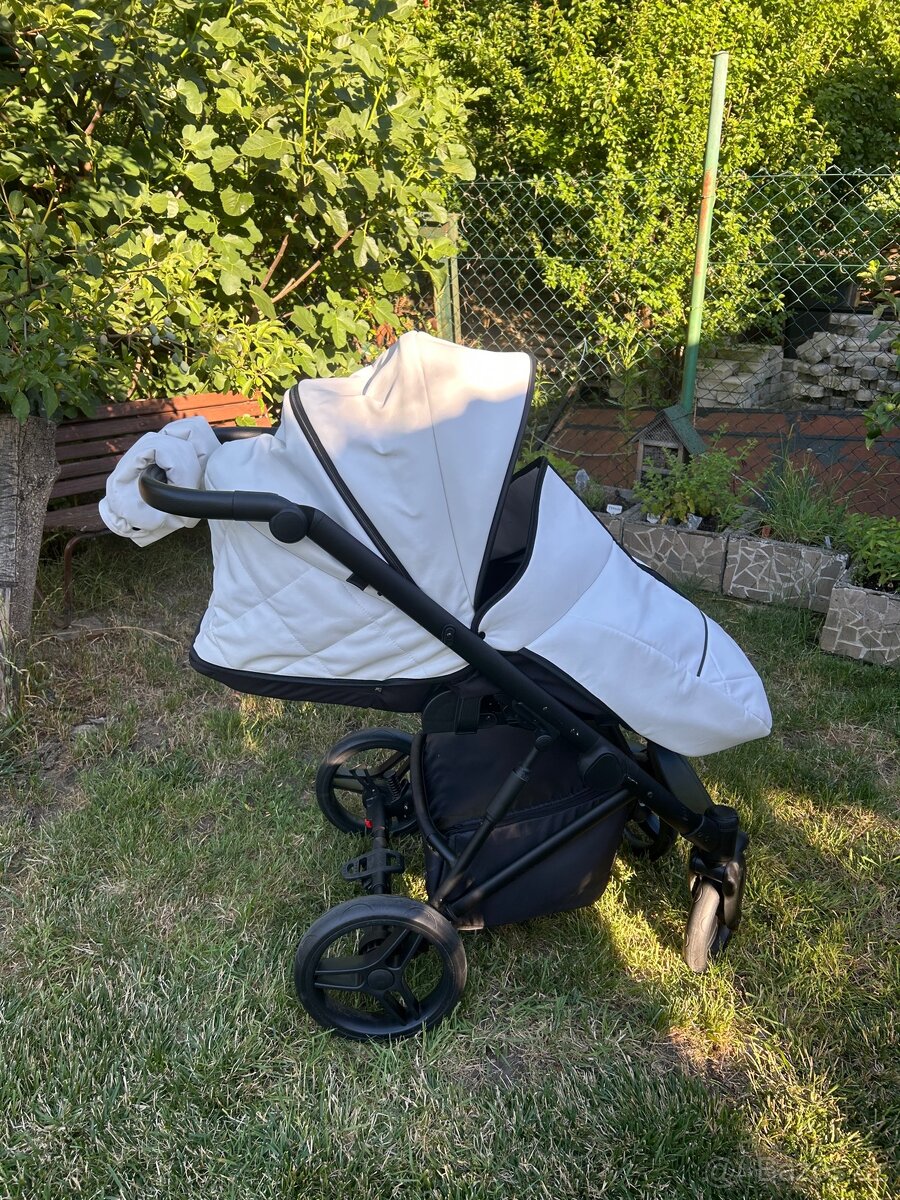 Kočárek + autosedačka s isofix základnou - 9