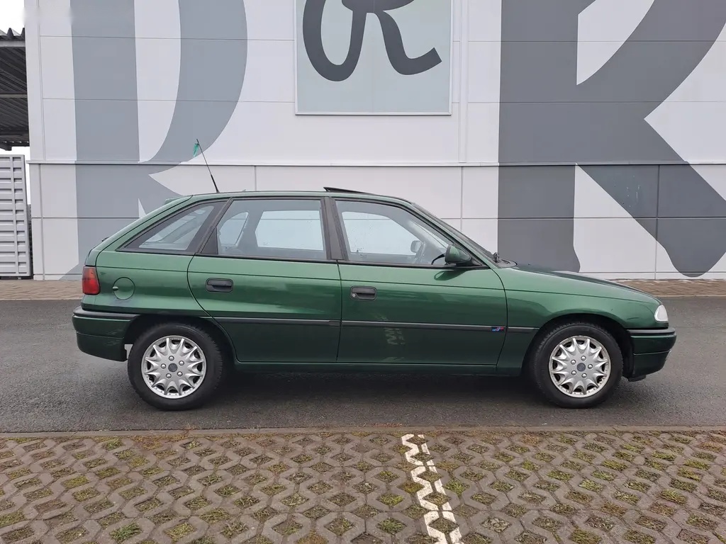 Opel Astra, 1.6i 2.MAJ VELMI PĚKNÉ AUTO - 9