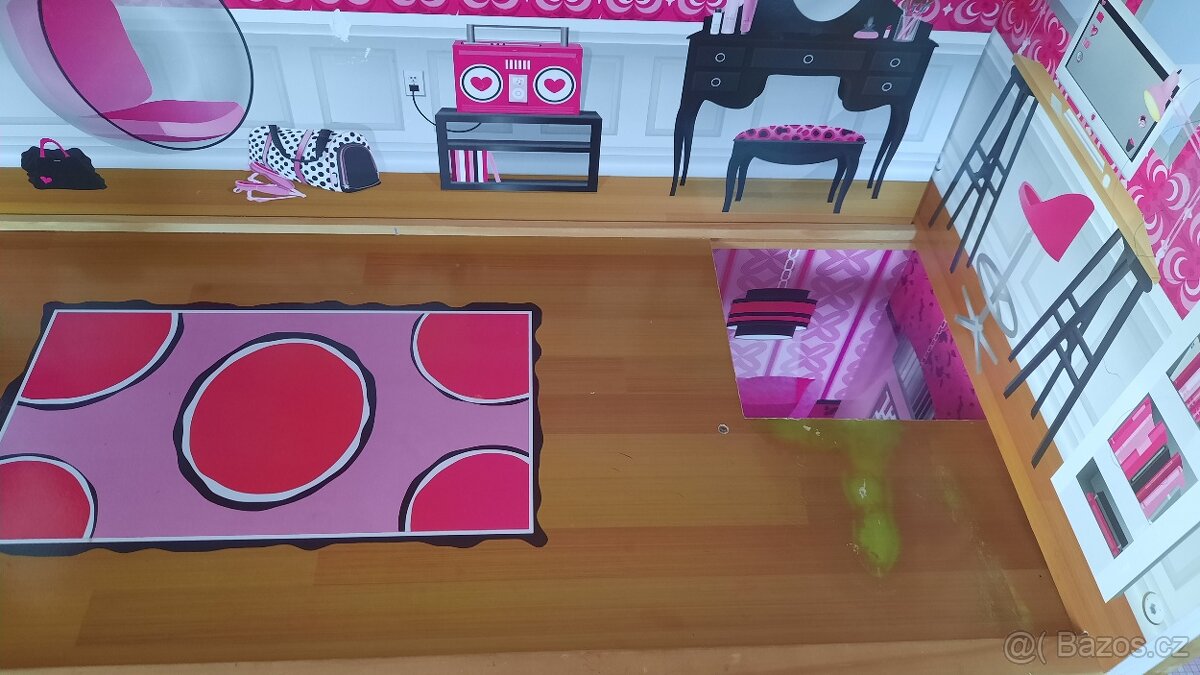 Dřevěný dům pro panenky - 9