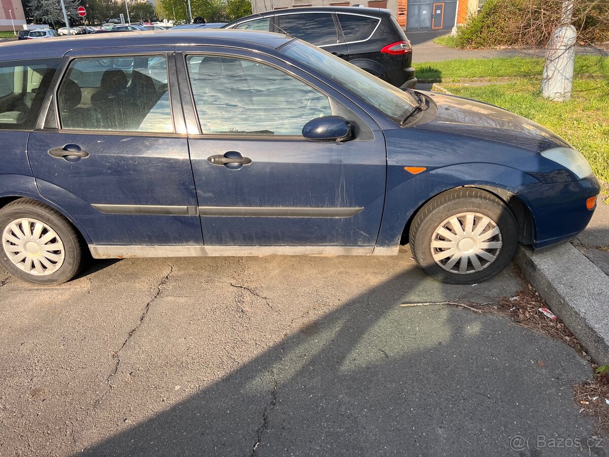 Ford focus 1.6 - 9