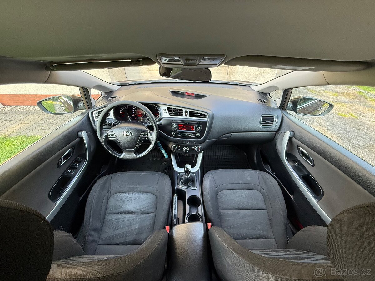 Kia Ceed, 2013, 1.4 CRDi 66kW, klima, nové STK, Tažné - 9
