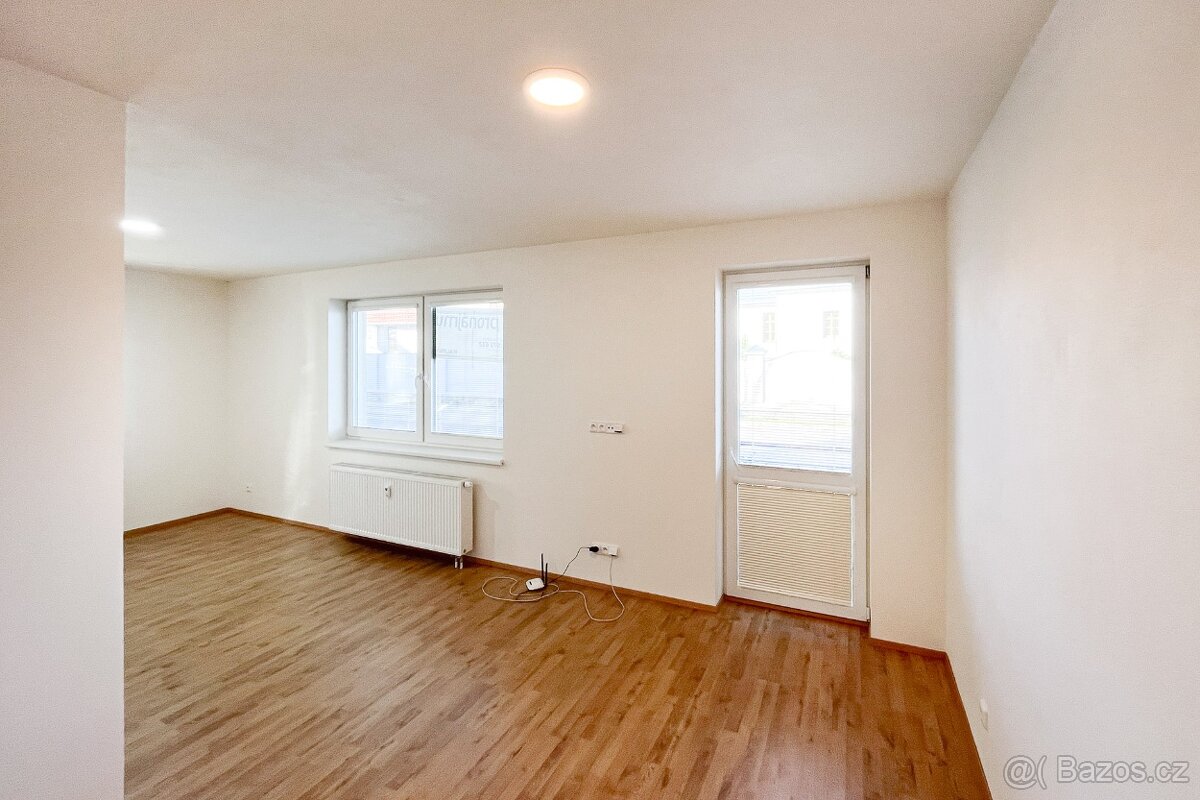 Bezbariérový byt 2+kk v novostavbě s parkovanim Velim - 9