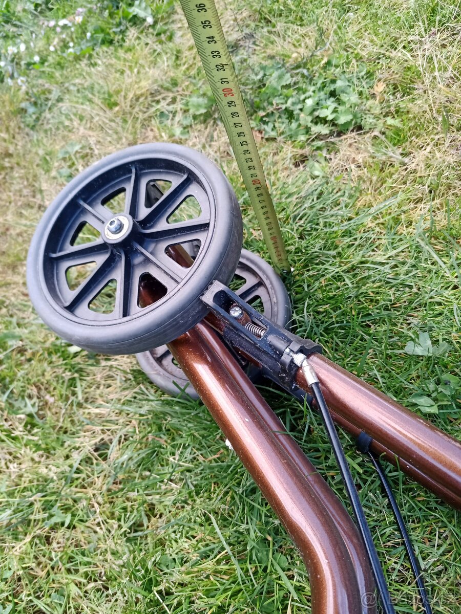 Prodám chodítko pro seniora za 800 Kč a za - 9