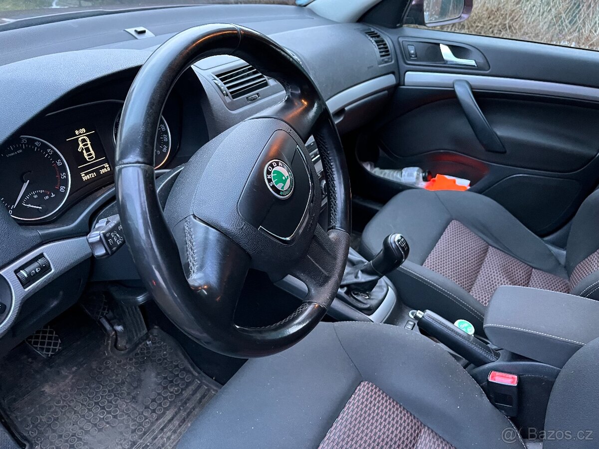 Škoda Octavia kombi, rok 2012, CZ, servis - 9