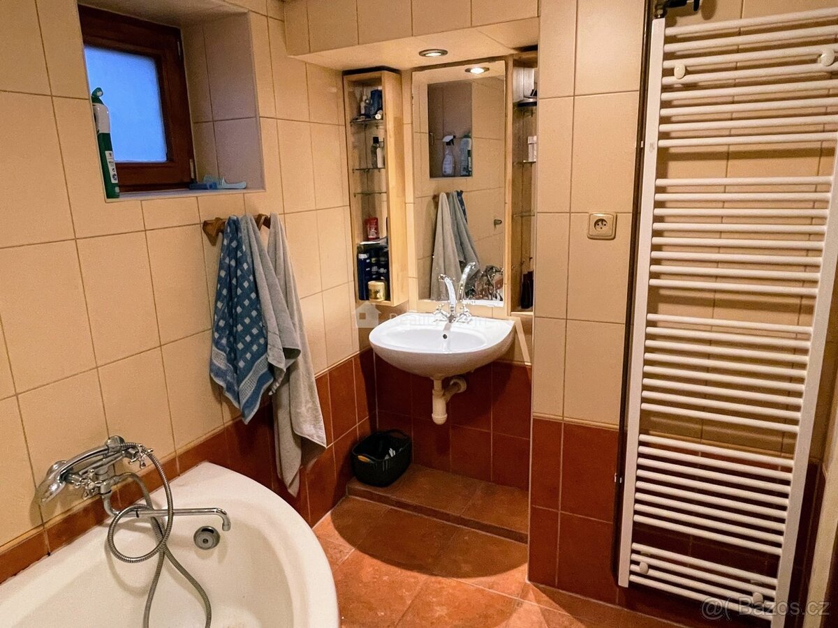 Prodej dřevěnice na slunném okraji obce Halenkov - 9