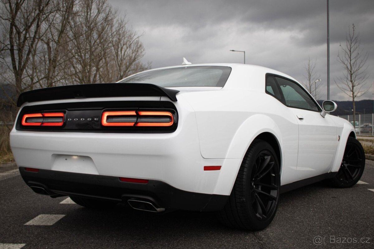 NOVÝ Dodge Challenger SRT 6.4 HEMI - 9