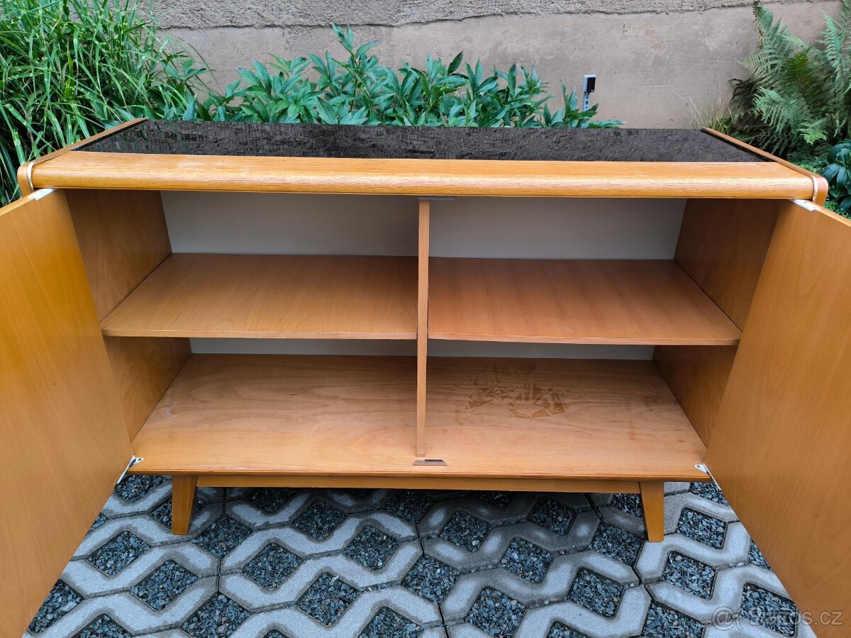 Retro komoda B. Landsman a H. Nepožitek - 60. léta - 9