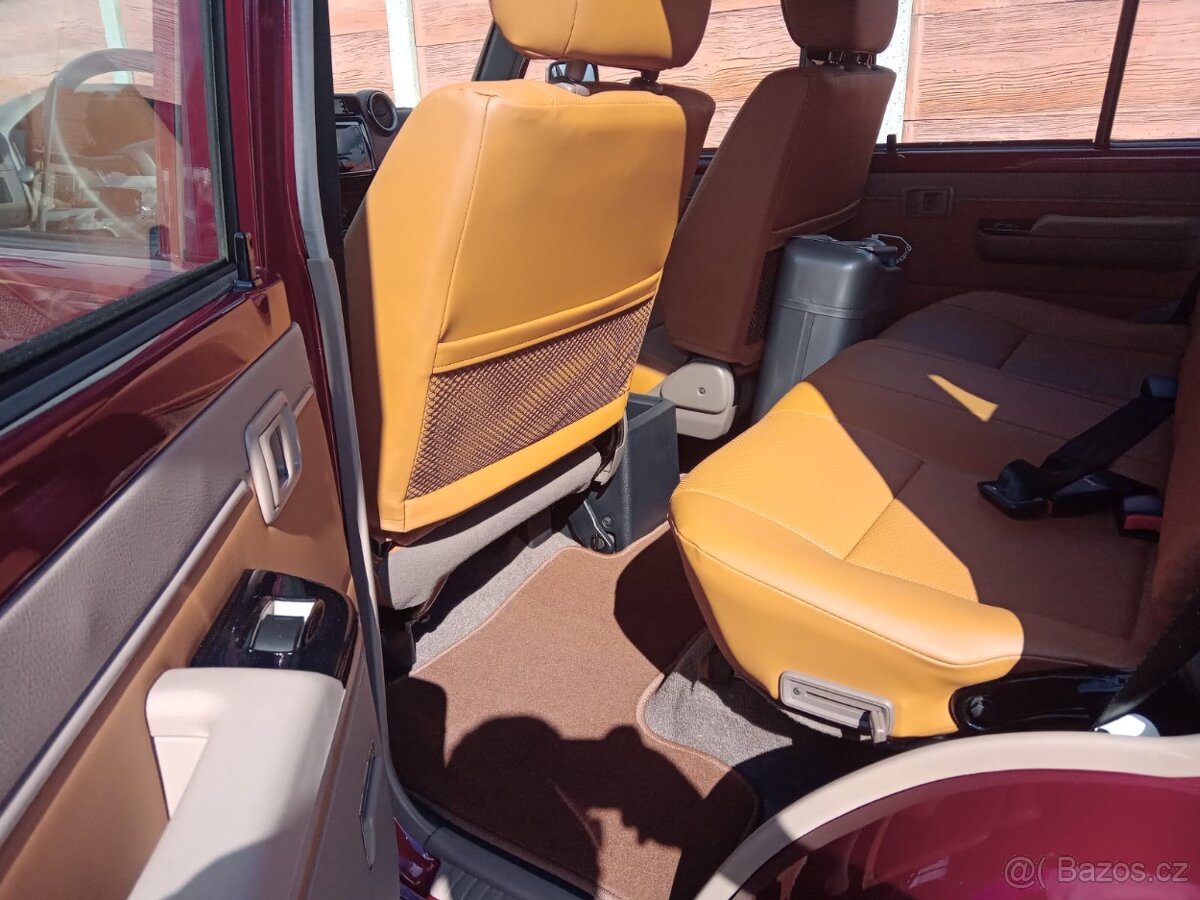 Land Cruiser 76 HZJ 4,5TD V8, 70TH ANNIVERSARY Black Edition - 9