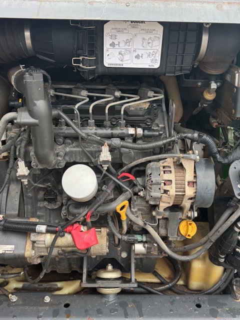 Smykový pásový nakladač Bobcat T550 - 9