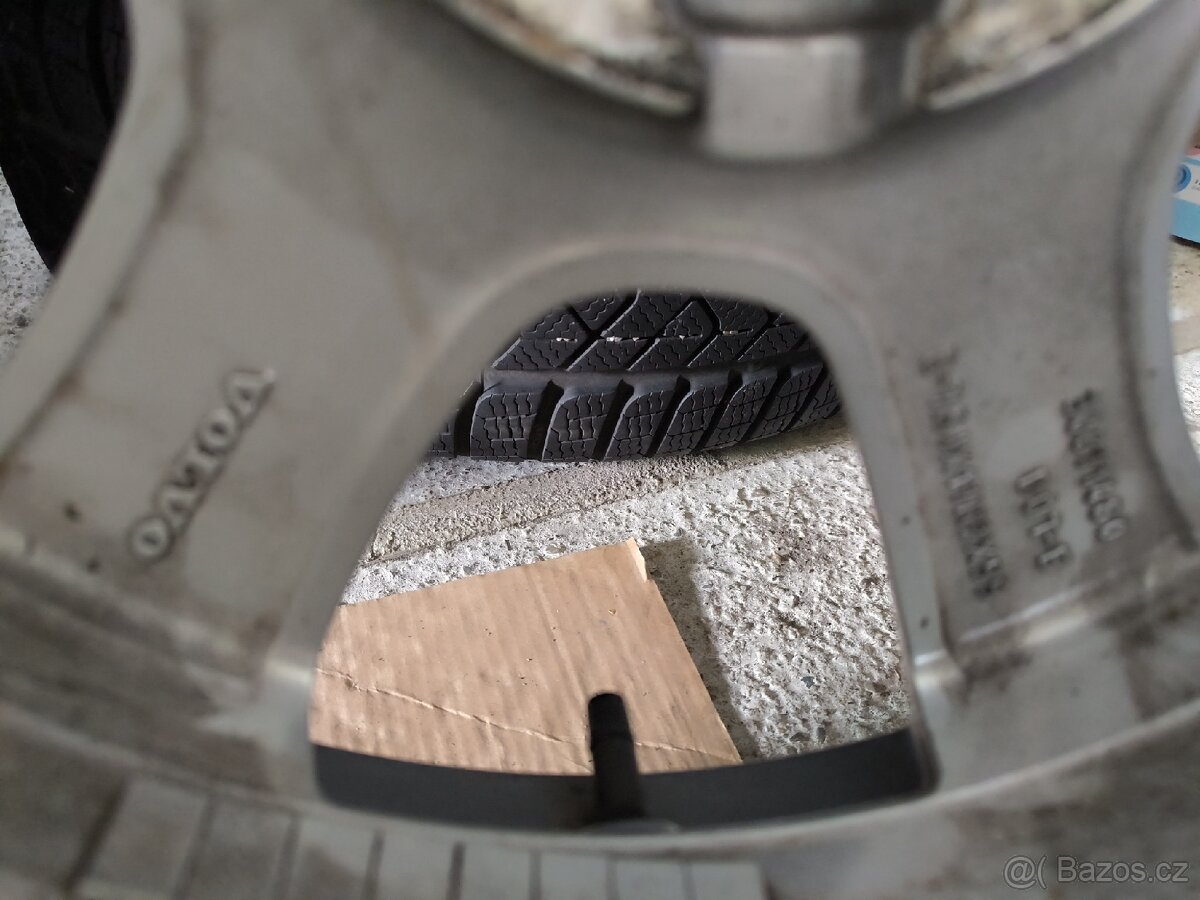 Alu kola Volvo XC60 5x108 r17 Originál,pneu zimní 6mm235/65 - 9