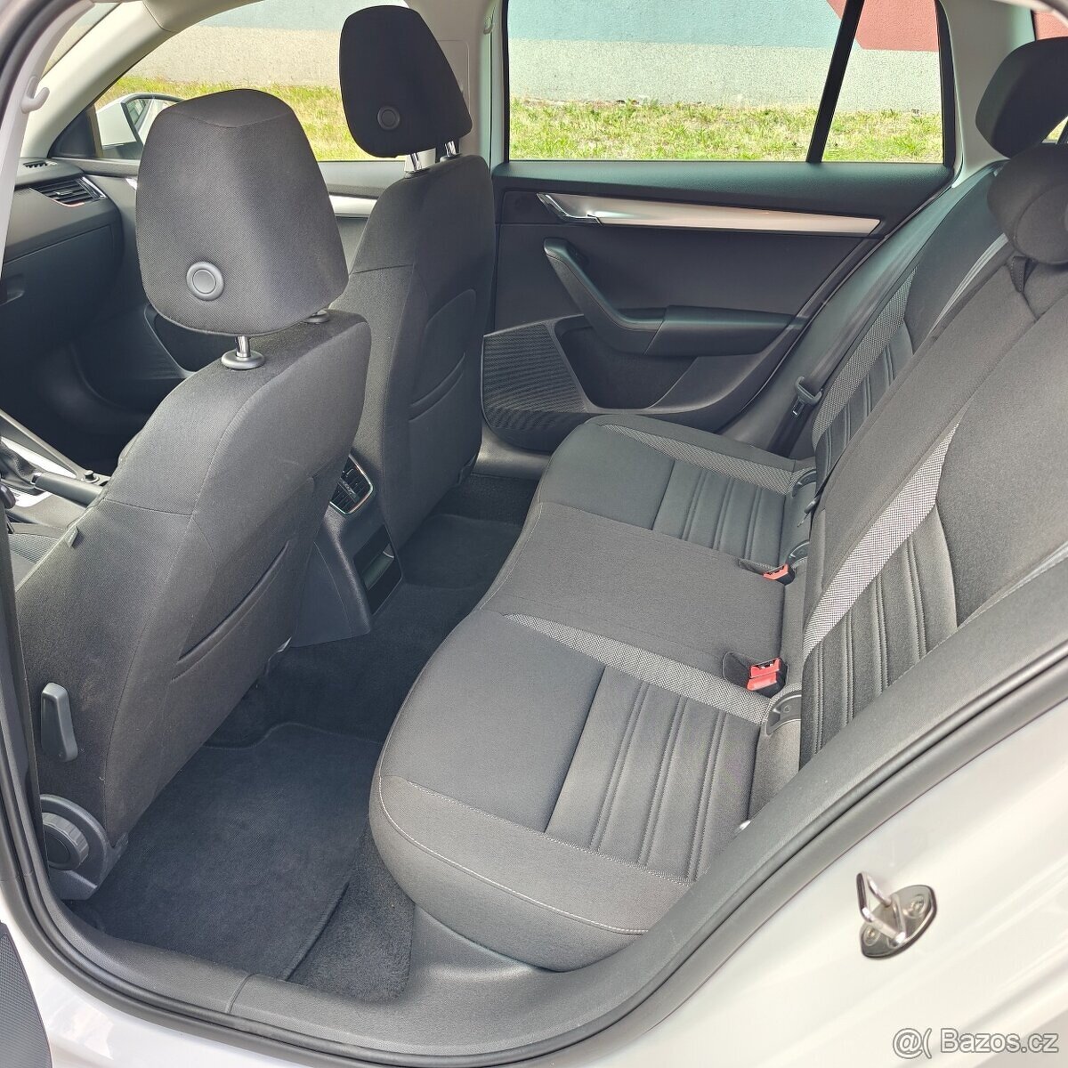 Škoda Octavia III combi 2.0tdi 4X4 DSG Švýcarsko tažné TOP - 9