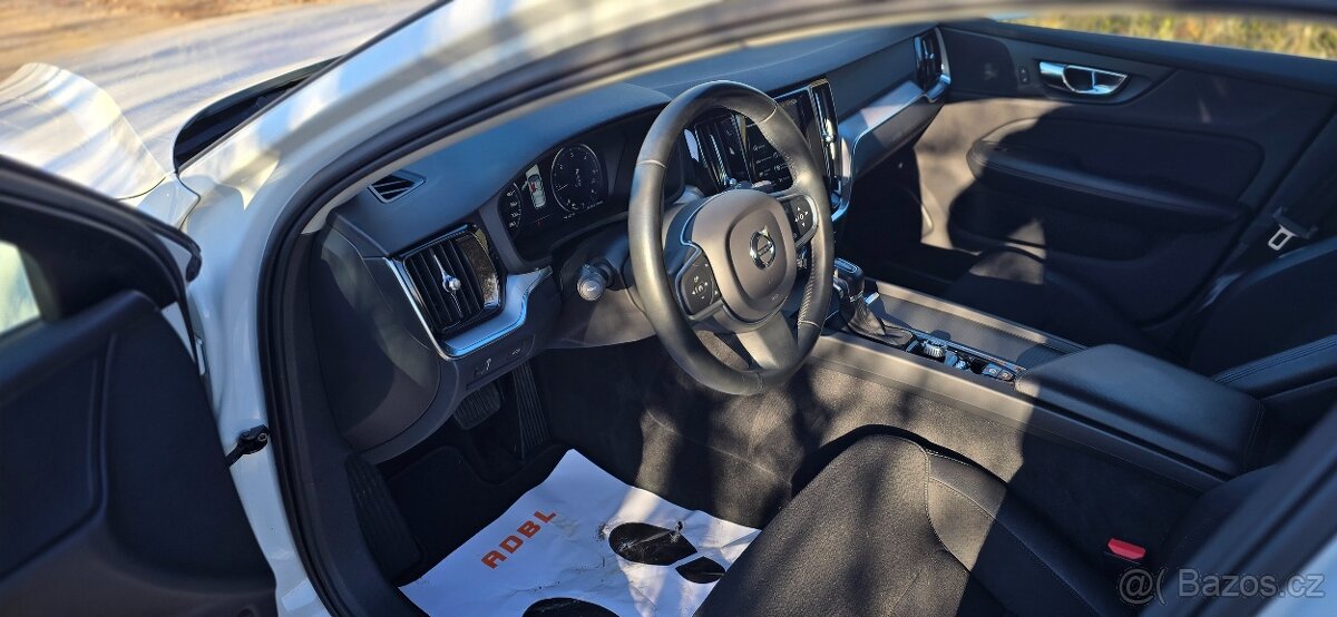 Volvo v60 D4 140kw + druhá sada kol - 9