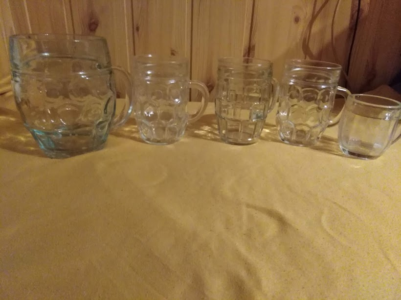 Staré hospodské půllitry a štuce . - 9