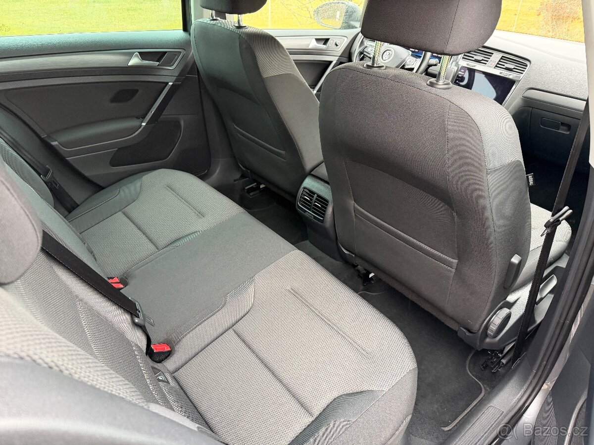 Volswagen e-Golf 100kW FCL/TČ/VIRTUAL/KESSY/DPH - 9