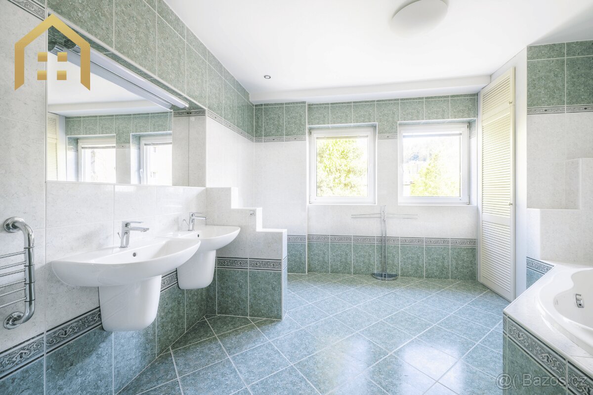 Prodám rodinný dům 5+1, Zlín Podhoří, zahrada, přímý majitel - 9