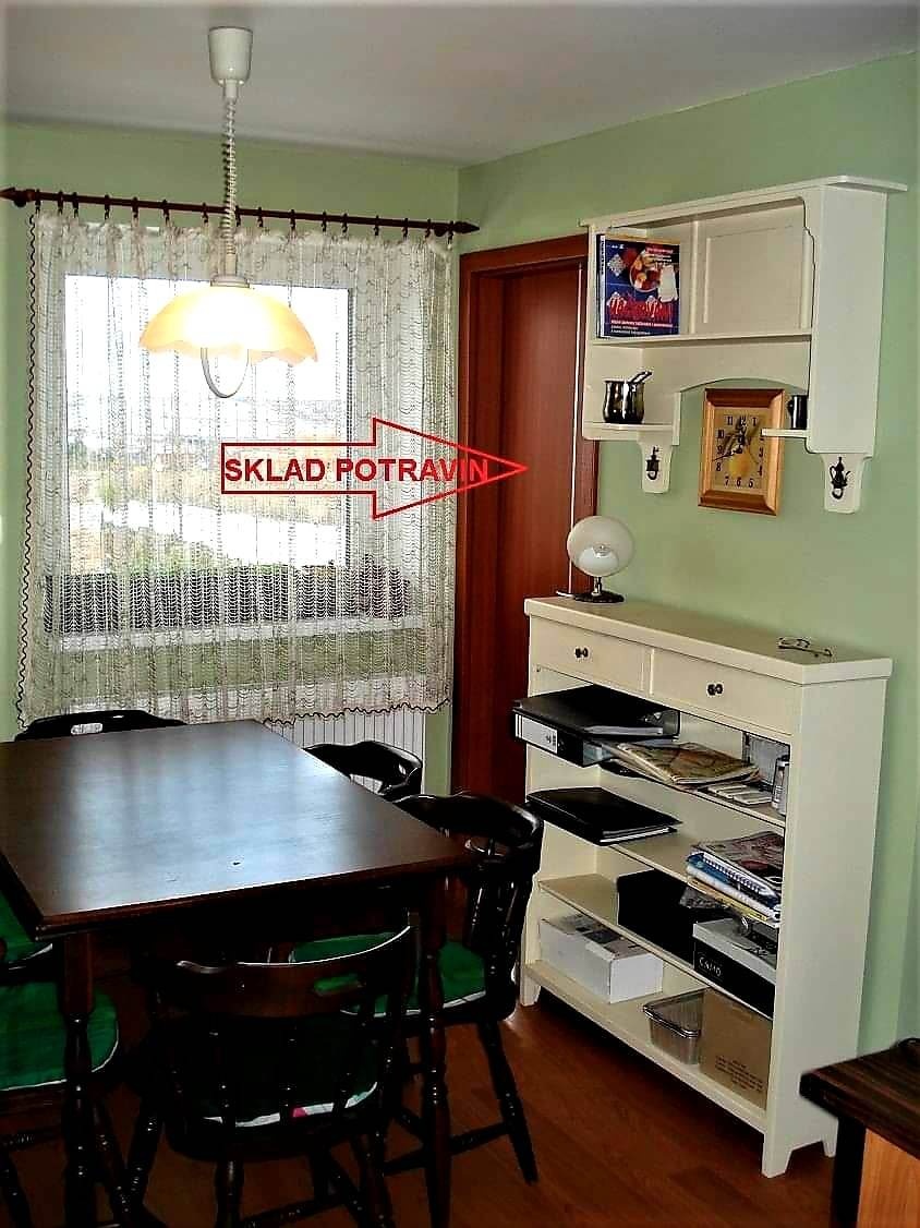 Dvougenerační RD se zahradou - 9