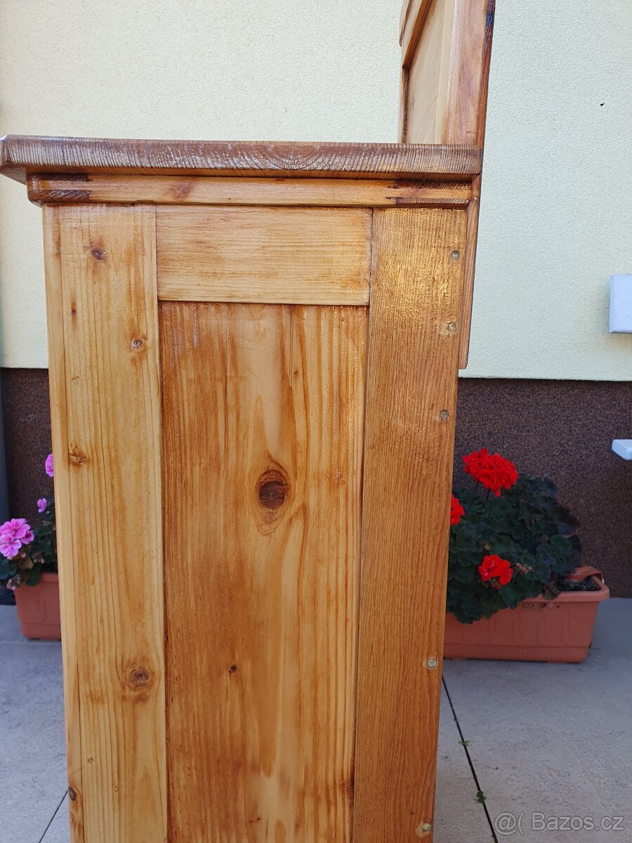 Dřevo / skříňka / starožitnost - 9
