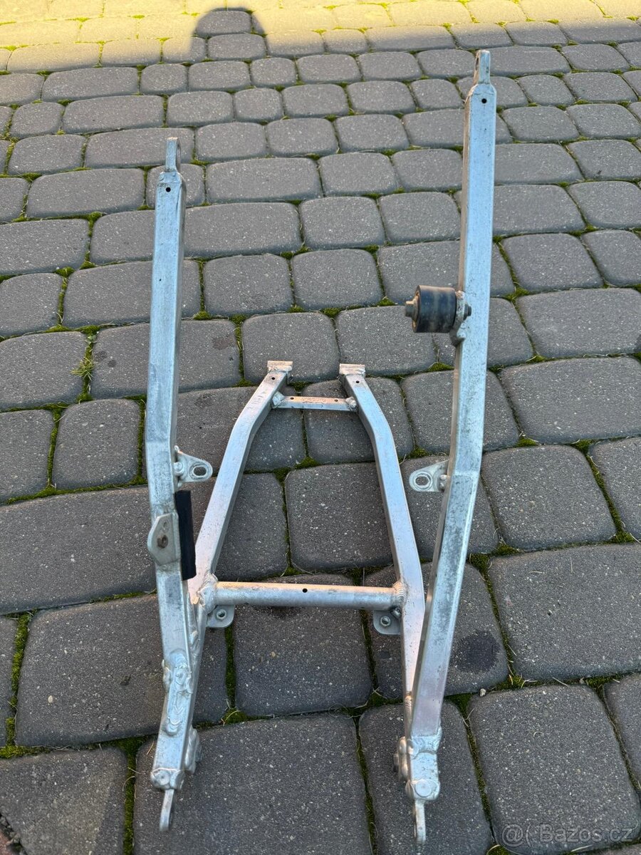 Zadní rám subframe zadní blatník Yamaha YZ 125 250 r 02-04 - 9