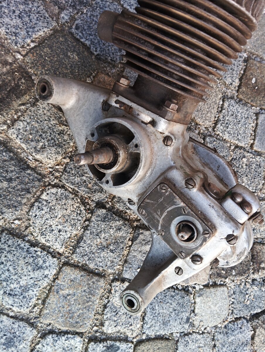 Motor ČZ 250 tourist, sport - 9