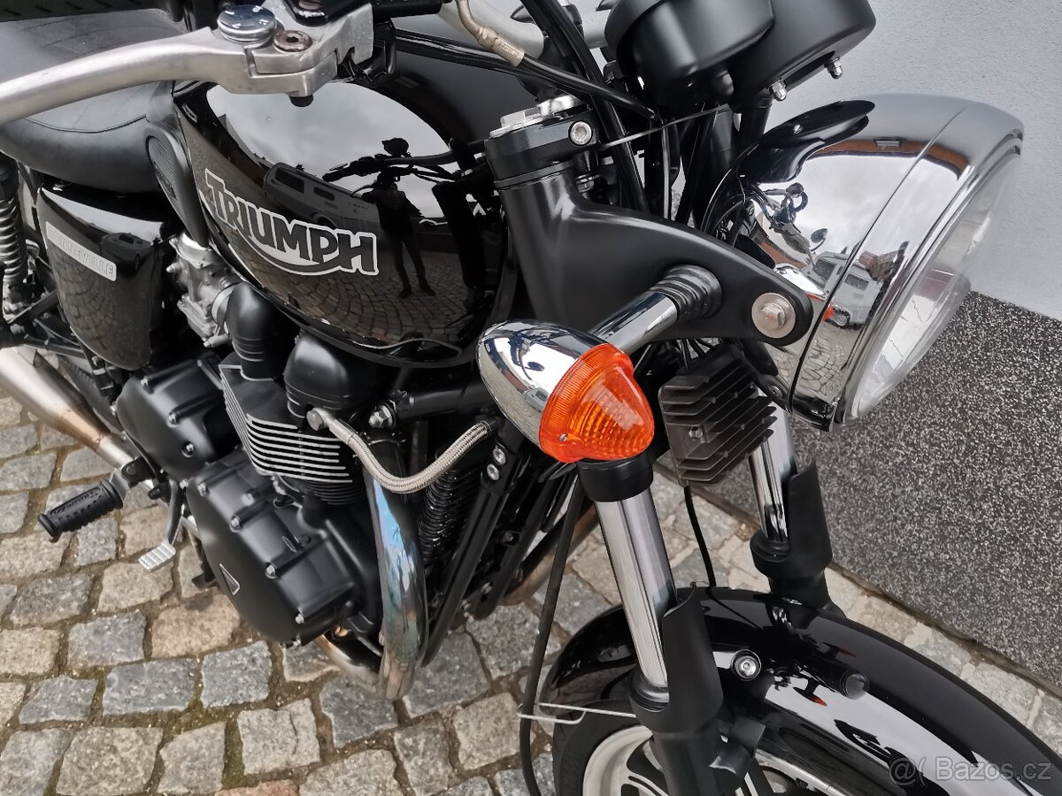 Triumph Bonneville - 9