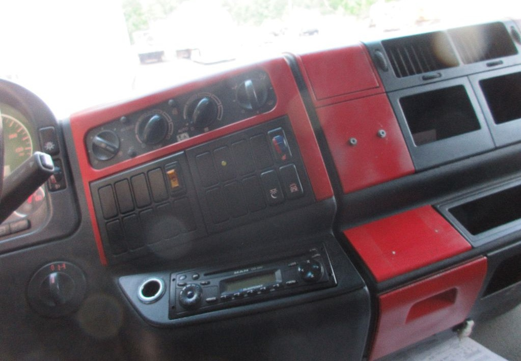 MAN 12.180 7,6 m ložná ND Z VOZU - 9