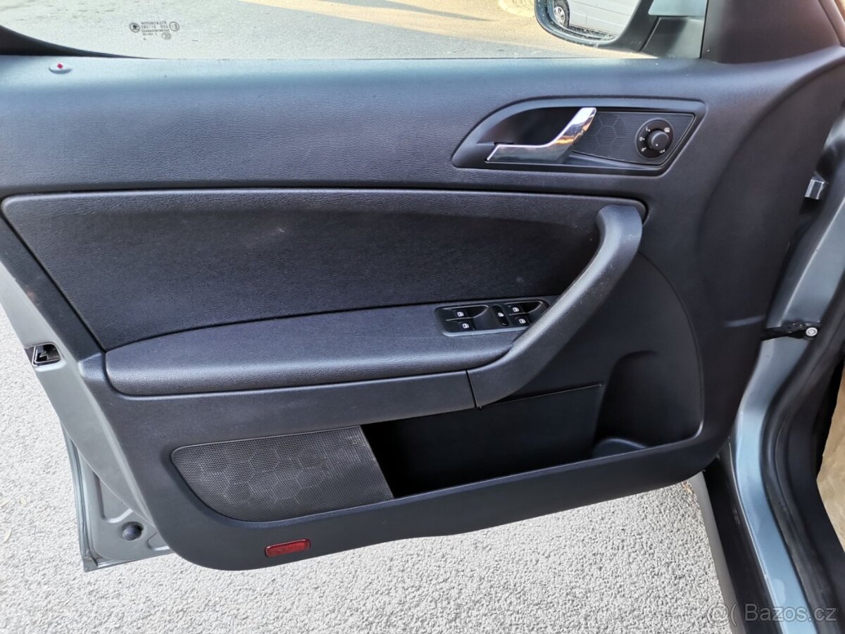 Škoda Yeti 1.4TSi 92kw DSG XEN PDC Tažné - 9