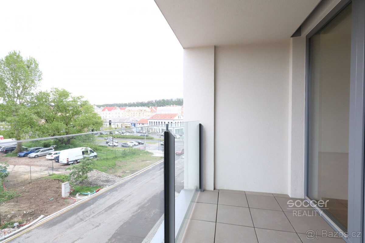 Pronájem bytu 2+kk/B, 46 m2 + 5 m2 balkon, ulice Breitfeldov - 9