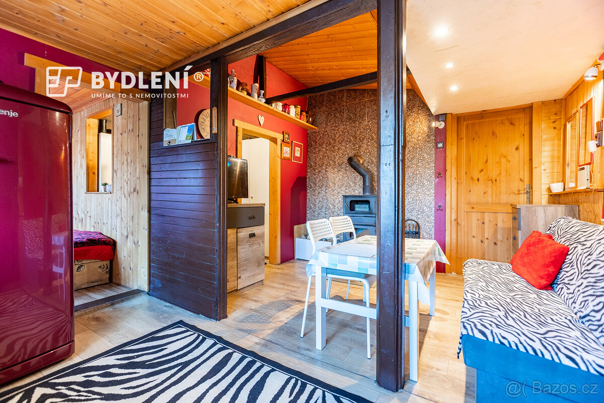 Prodej chaty s výhledem na Ústí nad Labem – nad Větruší - 9