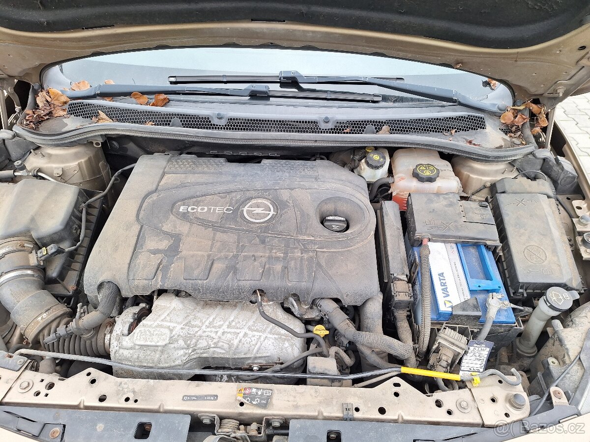 OPEL ASTRA SPORT TOURER 2,0 - 121 KW - 9