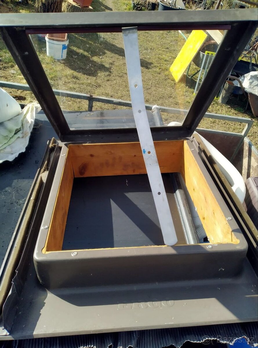 staré židle, skříňka, výlezák - 9