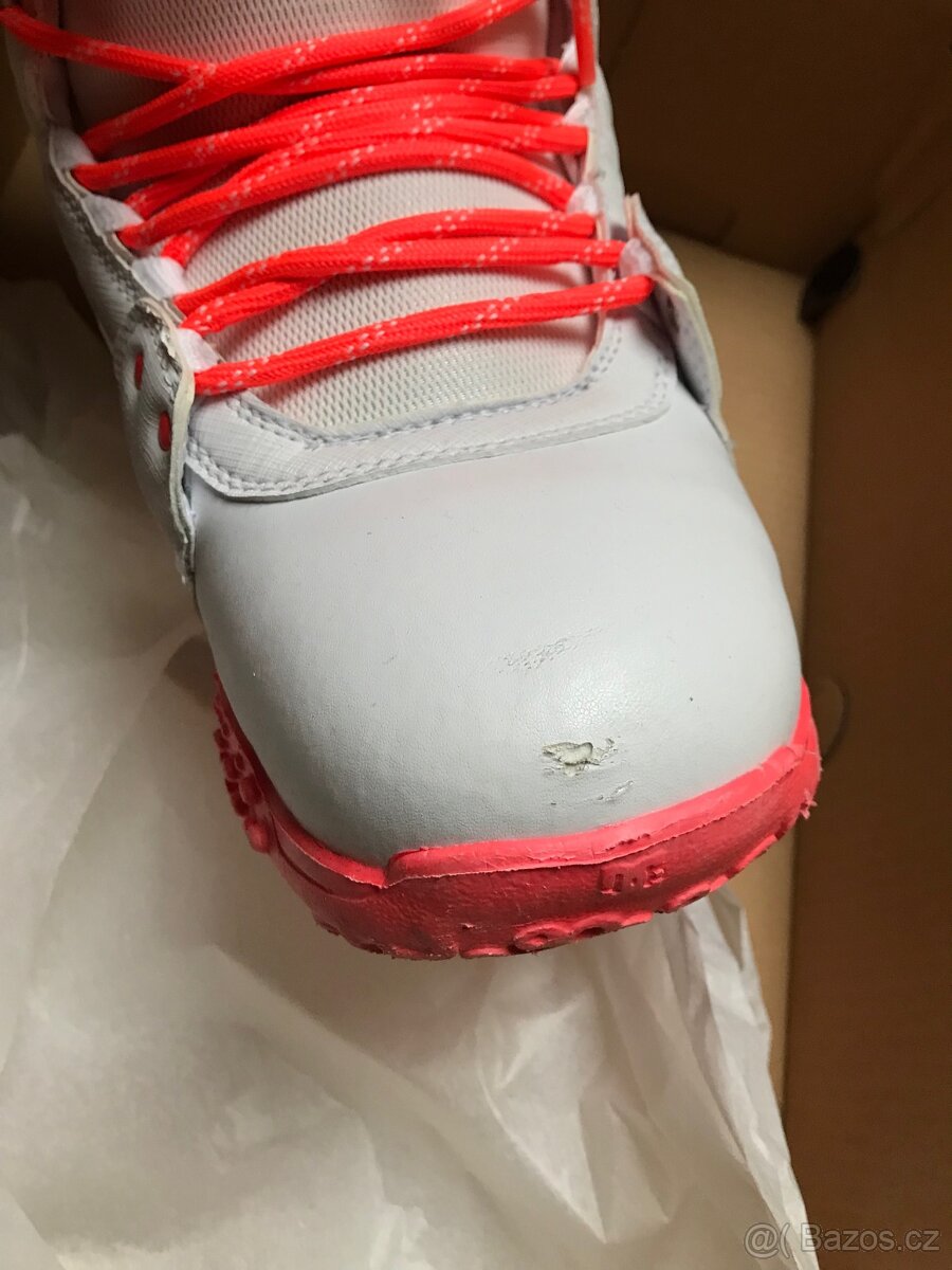 Dámské/dívčí snowboardové boty značky DC Karma, vel 40 - 9