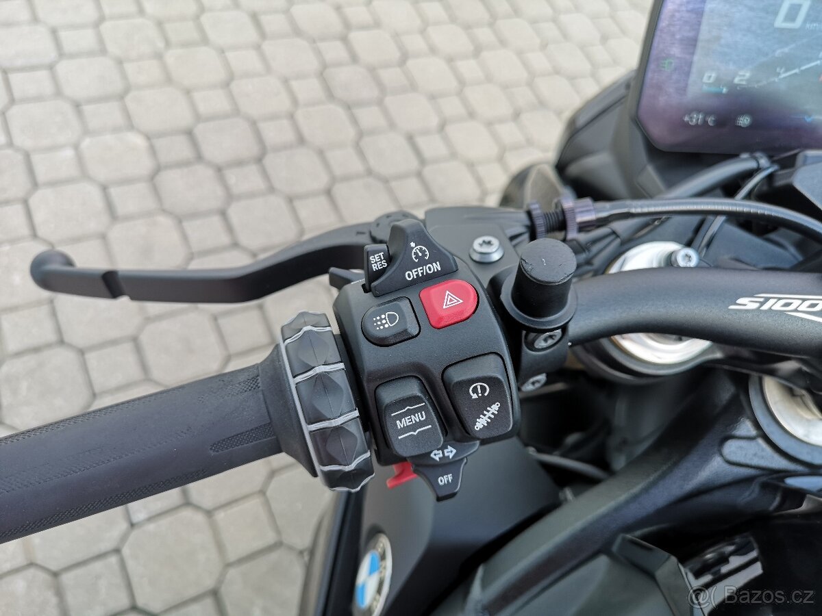 BMW S1000R r.v.2024, 1.majitel, nové v ČR. najeto 8.623 km - 9