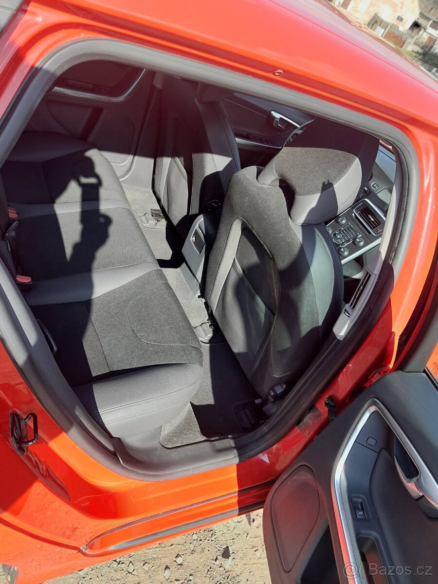 Prodám Volvo V 60 - 9