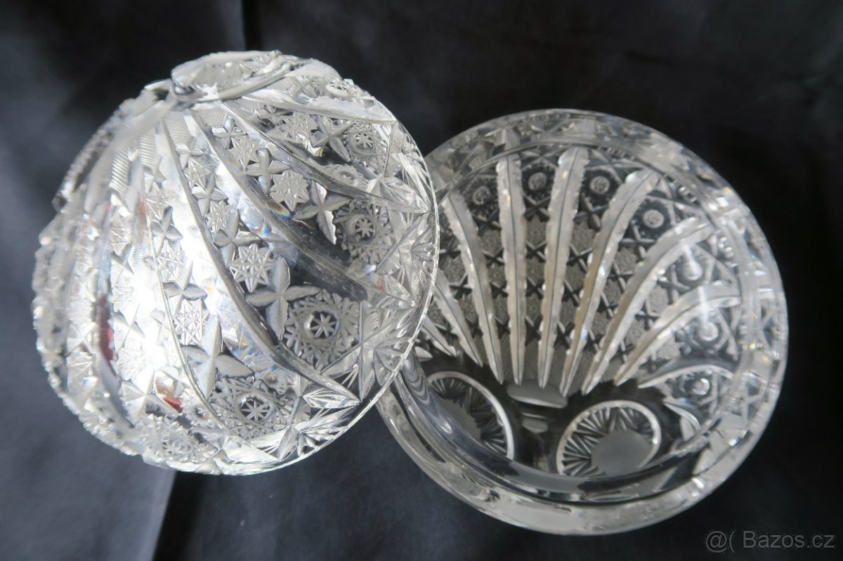 Dóza a misky z broušeného skla - 9