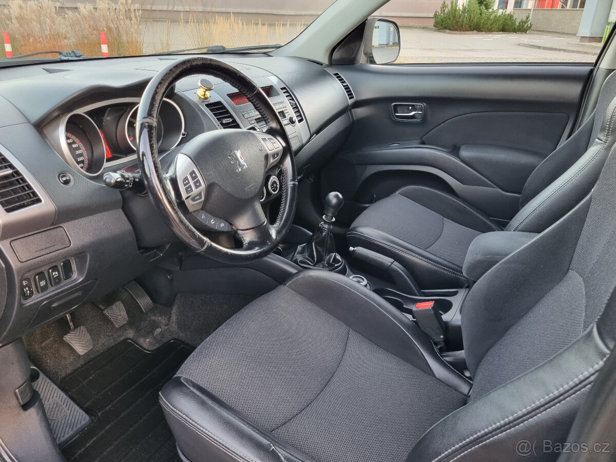 Peugeot 4007 2,2 HDi 4x4, 7 míst - 9